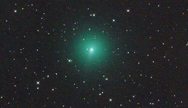 Жители Земли смогут увидеть приближение ядовитой кометы к Солнцу