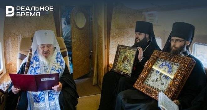 Митрополит Феофан совершил облет над городом с Казанской иконой Божьей матери — видео