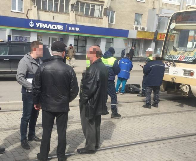 В Кемерове трамвай насмерть задавил мужчину