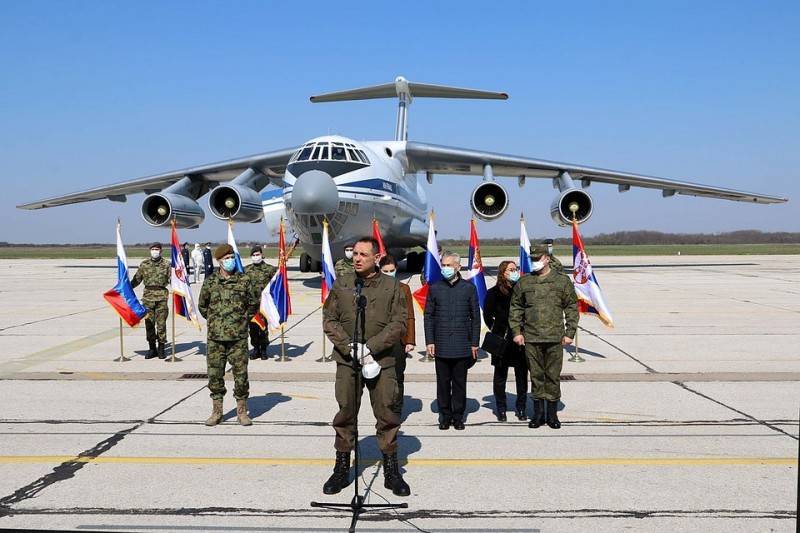 Минобороны 11 самолетами перебросило на Балканы группу российских медиков