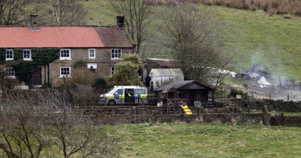Загадочные убийства: в Англии у дома нашли тела, которым десятки лет
