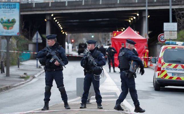 Во Франции мужчина напал с ножом на прохожих — двое убиты, пятеро ранены