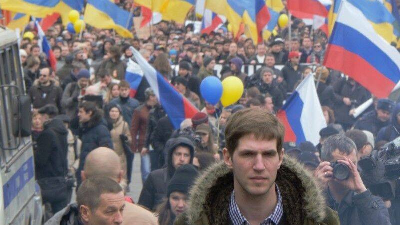Политолог Павлив считает, что Украину не заботит здоровье русскоязычных граждан