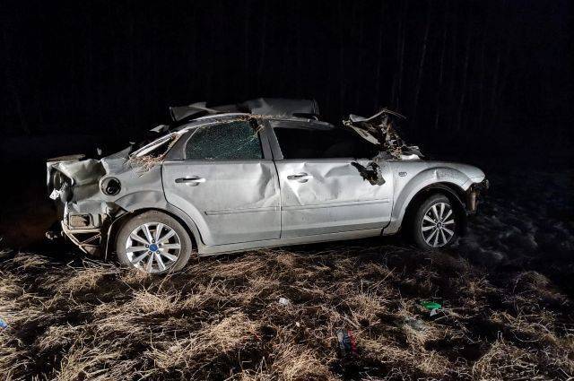 Мужчина погиб в перевернувшемся автомобиле на трассе под Оренбургом