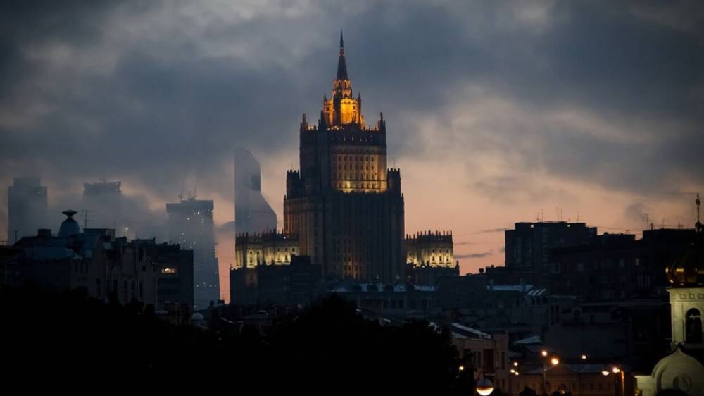 МИД РФ назвал возмутительным нежелание стран отказаться от санкций в период пандемии