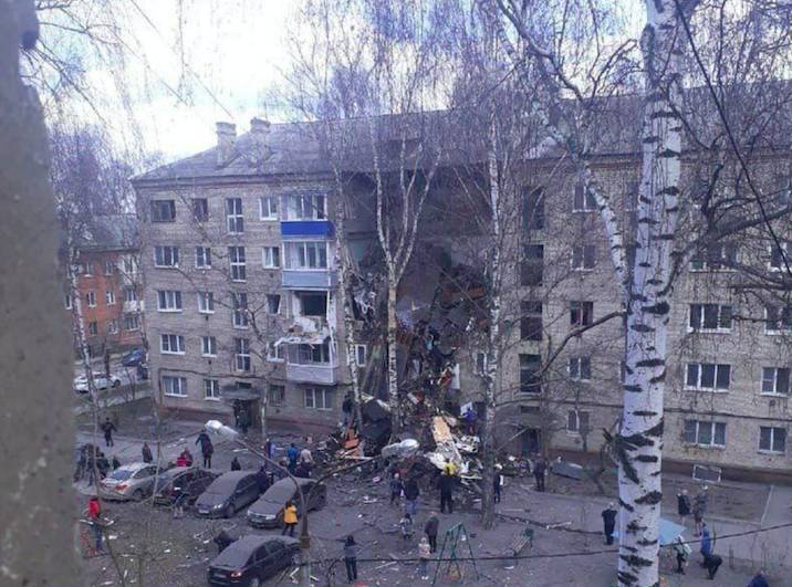 Шесть человек спасли из-под завала на месте обрушения дома в Орехово-Зуеве - vm.ru