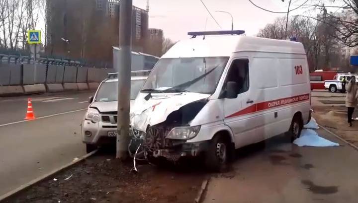 Четыре человека пострадали в аварии со скорой помощью Москве