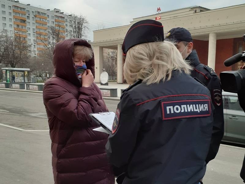Оружие полиции – пропаганда: как в Москве ловят нарушителей режима самоизоляции