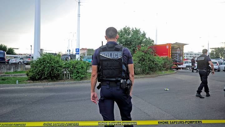 Мужчина, устроивший резню во Франции, "встал на путь терроризма"