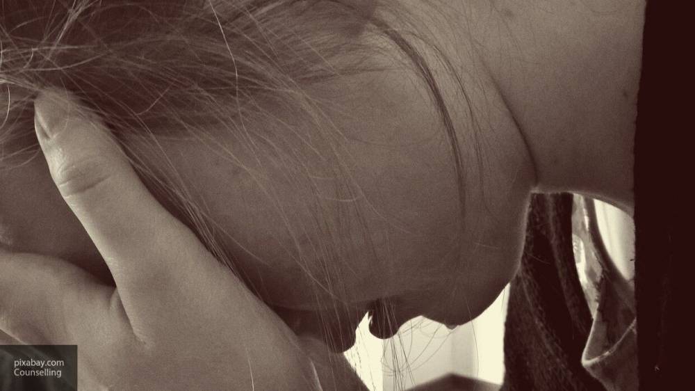 Девушке из Дзержинска удалось вырваться из рук ударившего ее по голове насильника