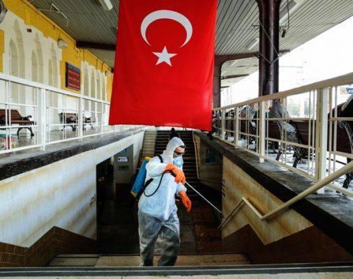 Турция ужесточилась к коронавирусу: новые меры охватят миллионы граждан
