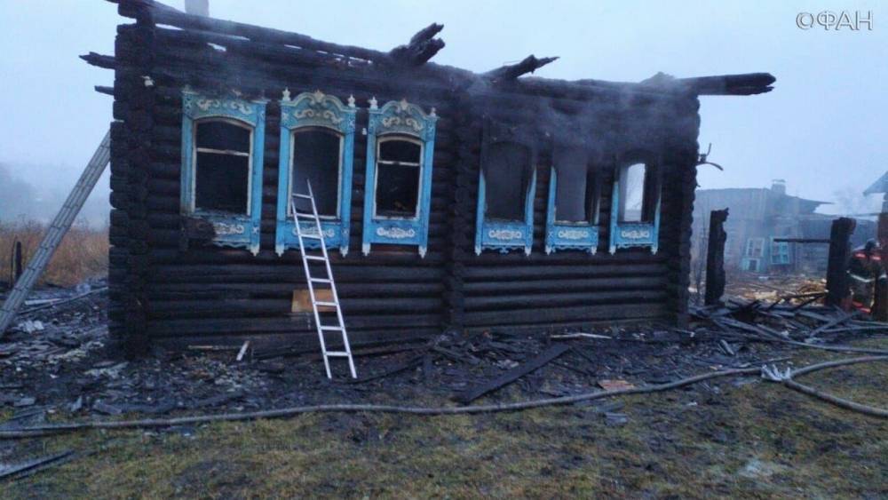 ФАН публикует фото с места унесшего жизни троих детей пожара в Свердловской области
