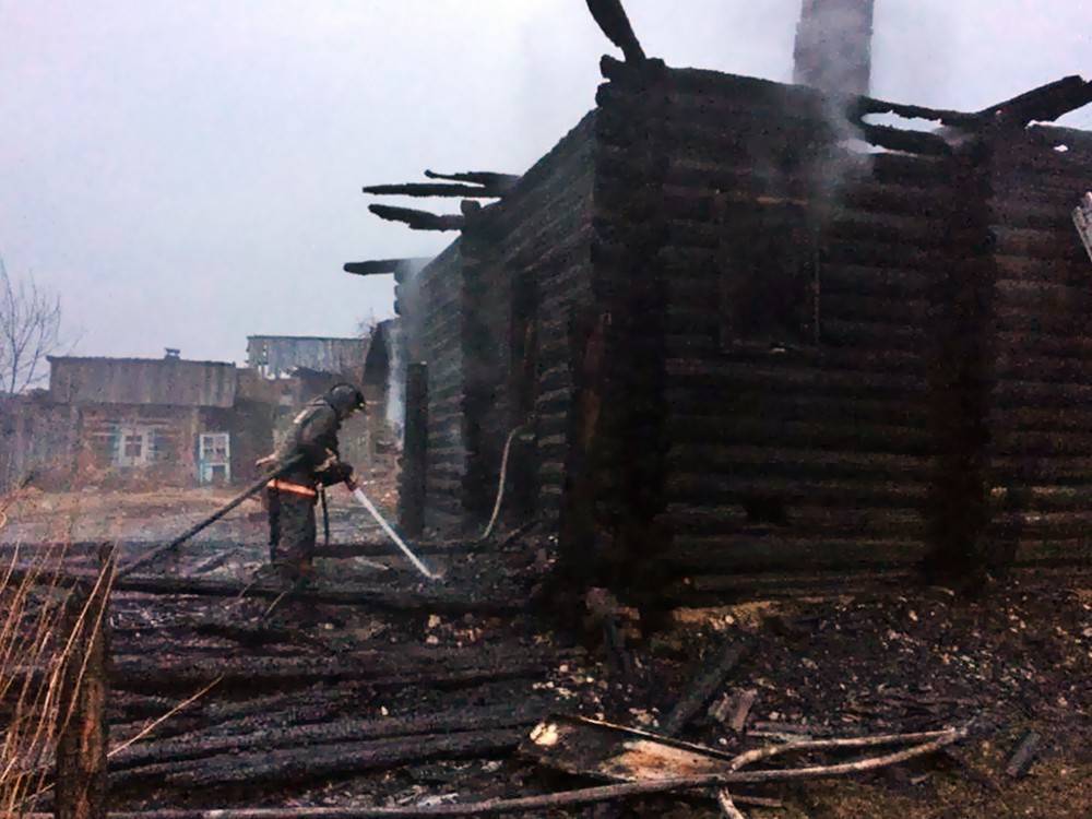 Трое детей погибли в страшном пожаре под Екатеринбургом