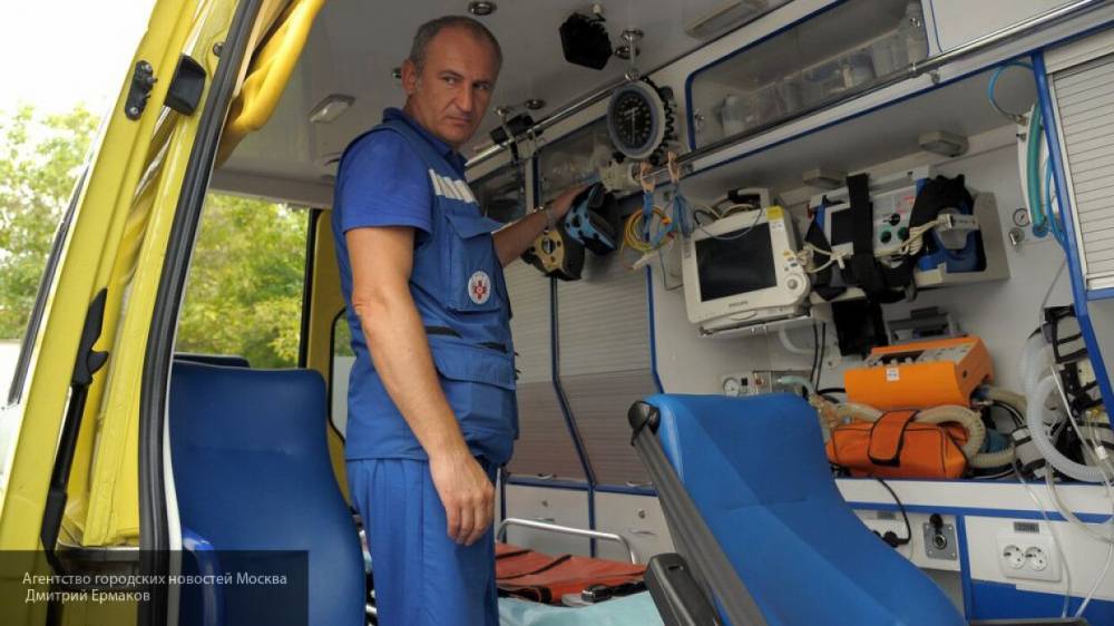 Медики госпитализировали двух крымчан с коронавирусом за последние сутки
