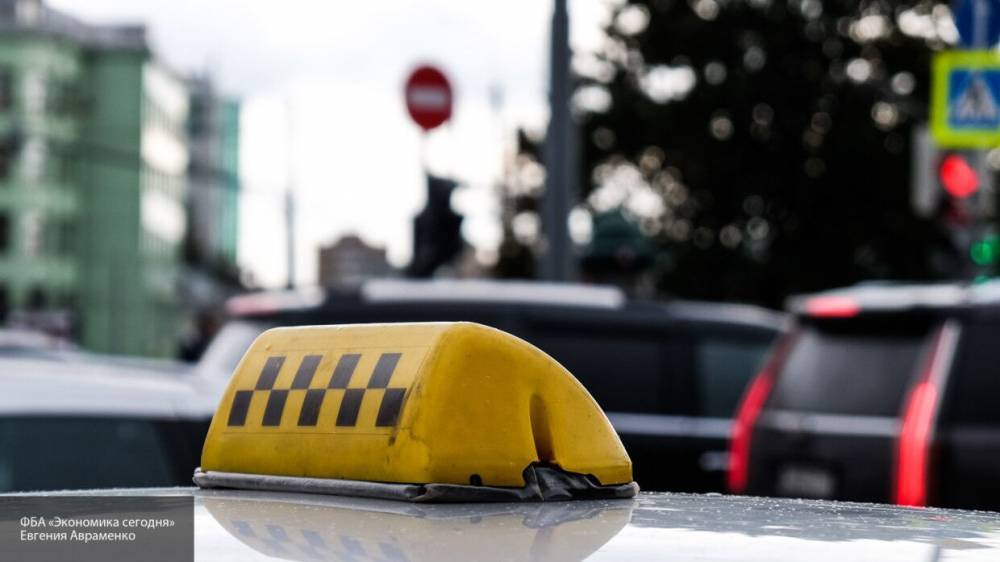 Пьяный водитель такси столкнулся с пассажирским автобусом в Ижевске