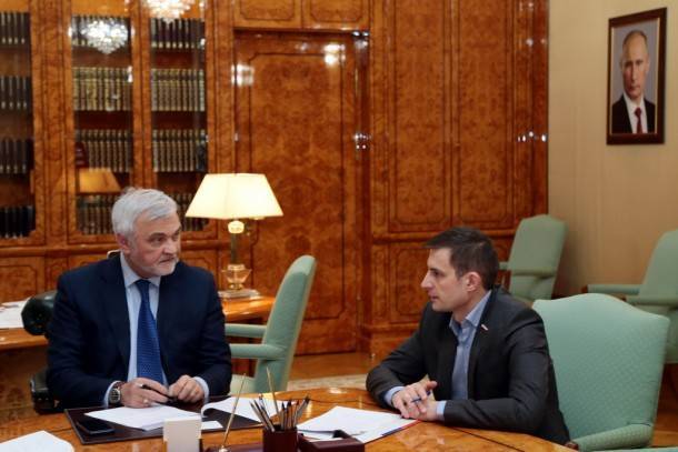 Владимир Уйба провел рабочую встречу с сенатором Дмитрием Шатохиным
