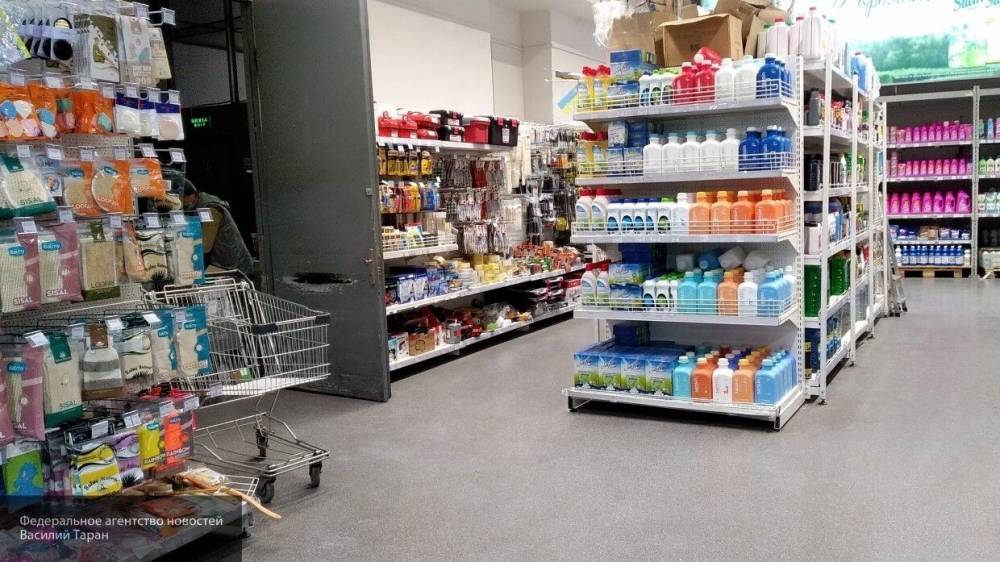 Аптеки и продуктовые магазины названы местами с высоким риском заражения COVID-19