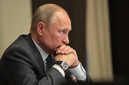Владимир Путин будет работать дистанционно еще как минимум неделю