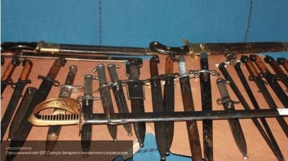 Полиция выясняет обстоятельства смерти мужчины с рюкзаком ножей в Свердловской области