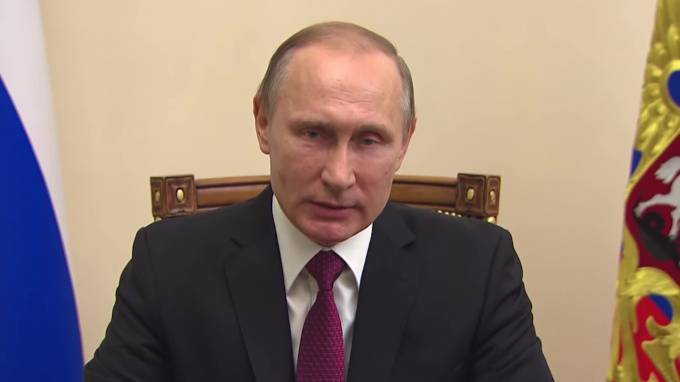 Песков сообщил о продлении дистанционной работы Путина