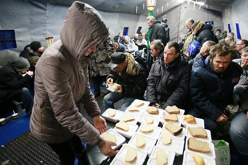 Власти Москвы обеспечат продуктами бездомных в условиях пандемии коронавируса