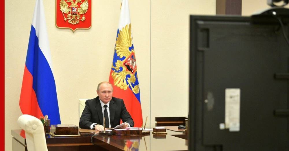 Песков сообщил о продлении дистанционной работы президента