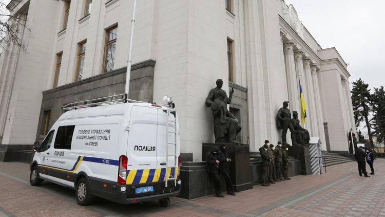 Киевлянам запретили выходить на улицу без медицинских масок