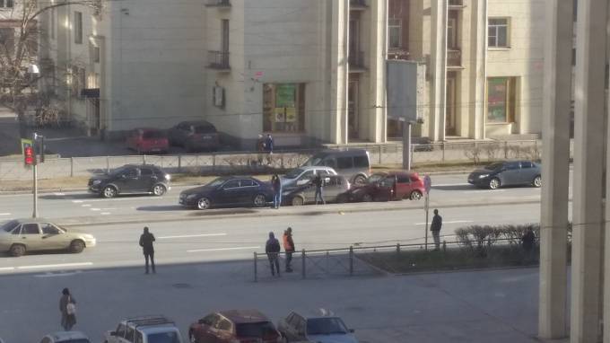 На Ивановской улице произошло ДТП с участием трех машин