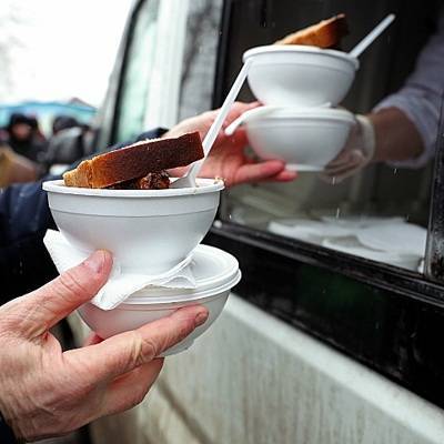 Власти Москвы выделили дополнительные средства на закупку еды для бездомных