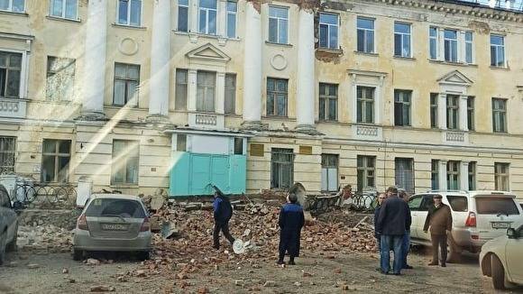 В Томской области обрушилась часть стены местной больницы