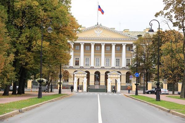 Власти Петербурга к концу недели определятся со списком мер для поддержки бизнеса на фоне коронавируса