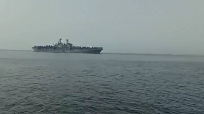На видео сняли перехват иранцами американского военного корабля
