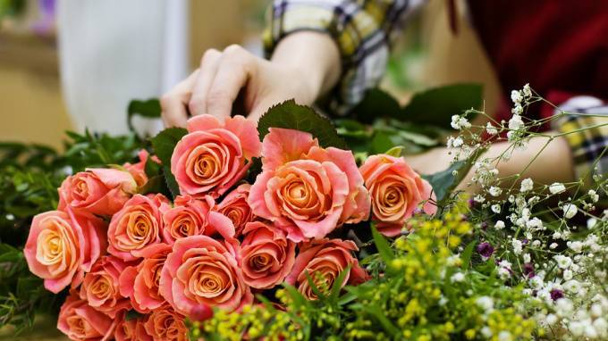В Петербурге наказали работающий в режиме самоизоляции магазин цветов