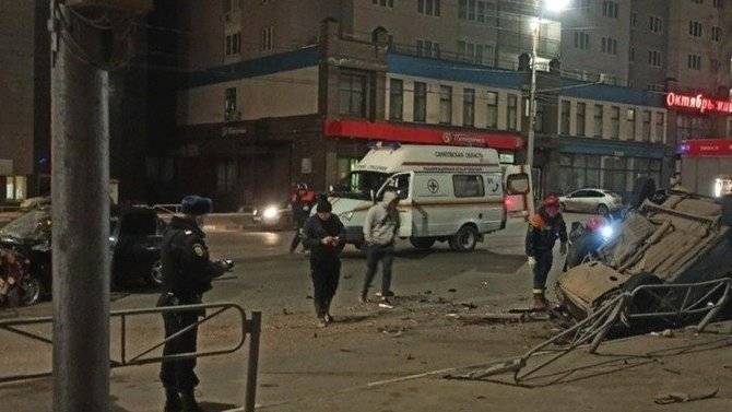 В ночном ДТП в Саратове один погиб, пятеро пострадали