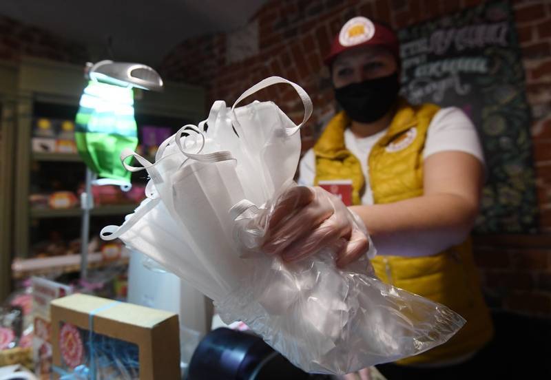 В России ограничили продажи медицинских масок и перчаток