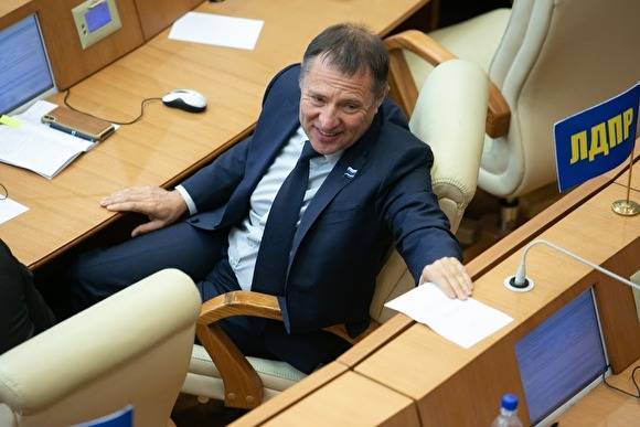 Свердловский депутат попросил Трампа и Меркель испытать на нем вакцину от коронавируса