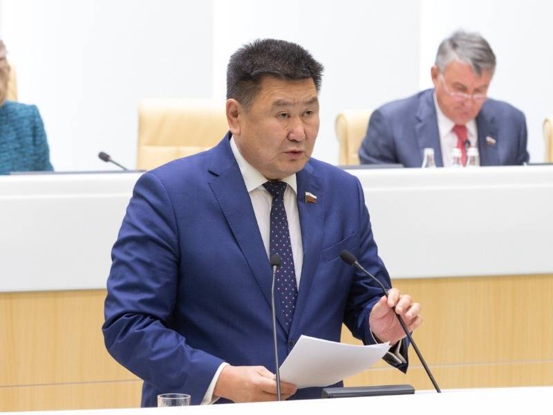 Сенатор Мархаев: не вводя ЧС и карантин, власти пытаются уйти от ответственности