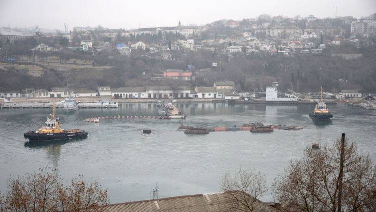 Моряки Черноморского флота спасли тонущего рыбака