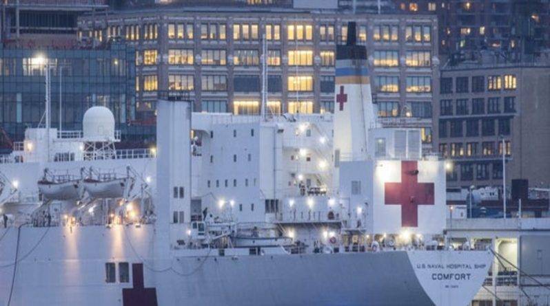 На борту плавучего госпиталя в Нью-Йорке нашли больных COVID-19 пациентов, когда критики вынудили судно упростить протокол приема больных