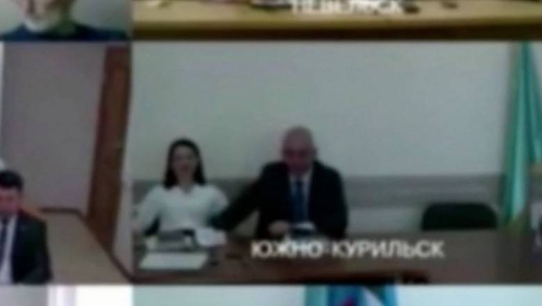 Мэр Южно-Курильска залез под юбку помощницы во время видеосовещания с губернатором