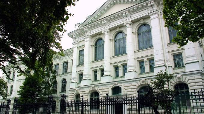 Политехнический университет в Петербурге выплатит всем студентам 2200 рублей