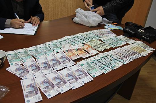Валеев поддержал инициативу ФСБ лишать наград своих сотрудников за коррупцию
