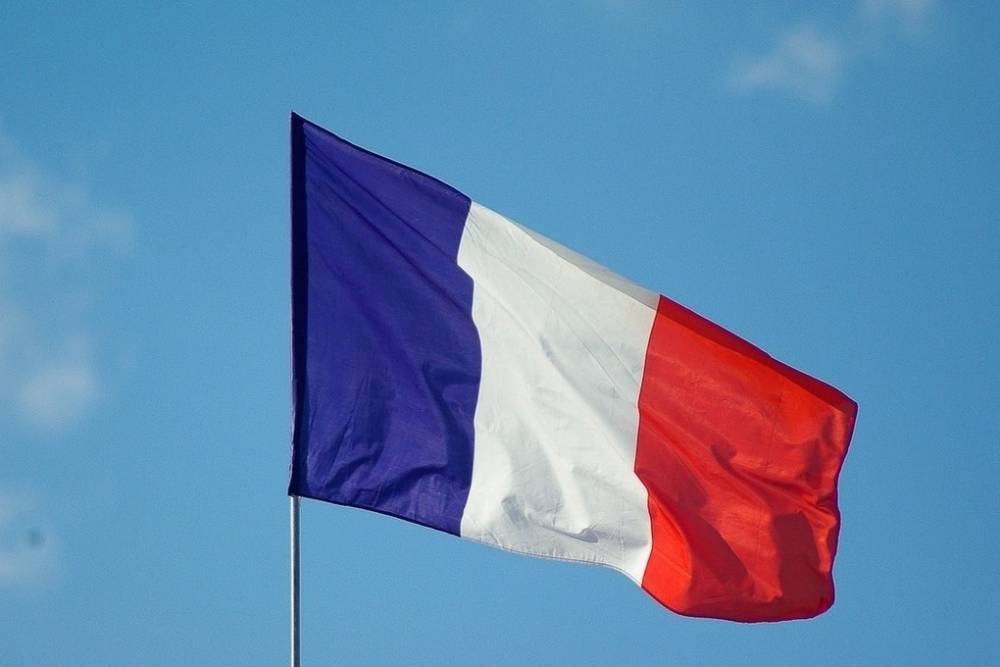 Число жертв коронавируса во Франции возросло более чем на 800 человек
