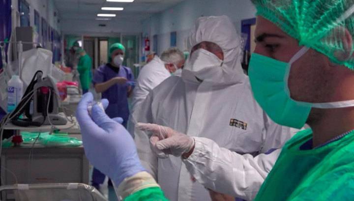 Борис Джонсон экстренно госпитализирован: врачи опасаются за королевского премьера