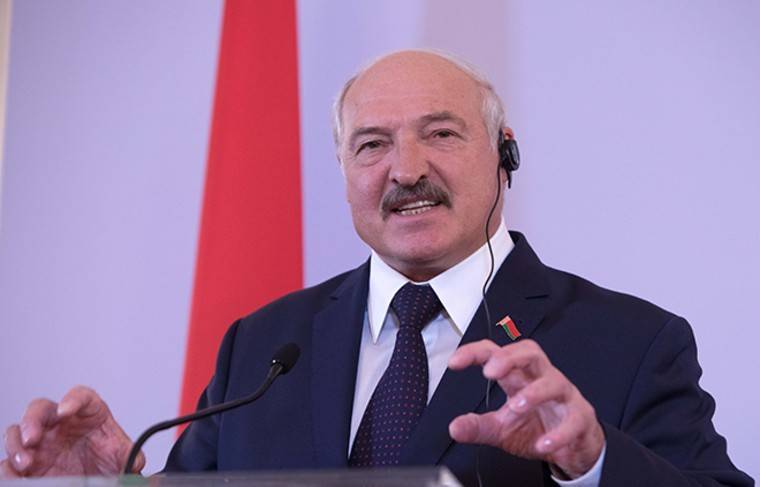 «Он с них шкуру спустит»: врач объяснил веру Лукашенко в своих врачей