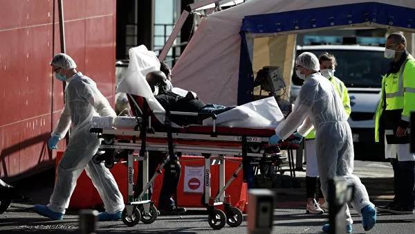 Во Франции число жертв коронавируса выросло за сутки на 800 человек