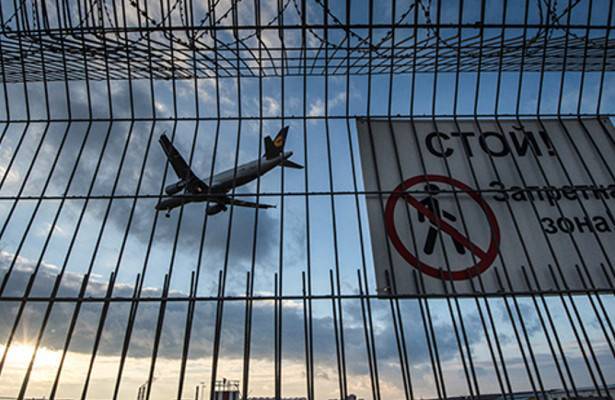 «Начал выражаться»: замминистра оштрафовали в аэропорту