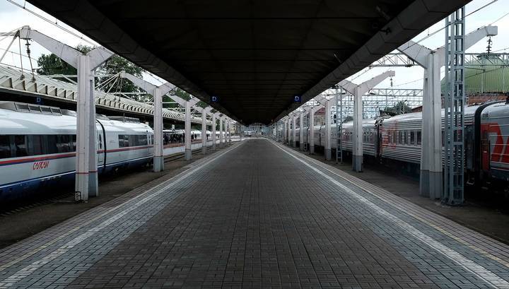 РЖД отменяет поезда и рассаживает пассажиров на метр