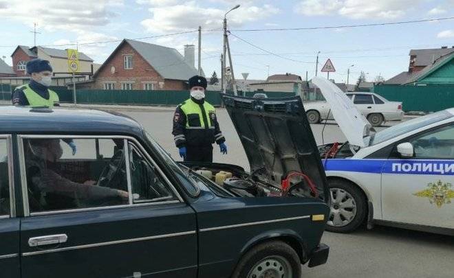 В Татарстане полицейские помогли водителю завезти заглохнувшее авто