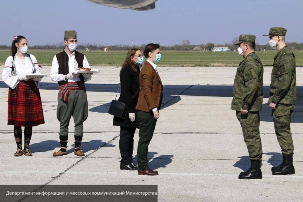 Российские военные врачи приступили к работе в Белграде